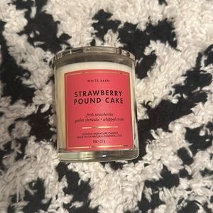 Bath and Body Works 8 oz candle